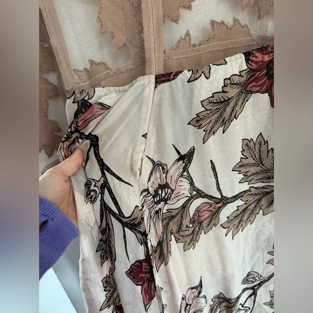 For love and lemons Sierra maxi dress in blush floral. Size XS - Picture 7 of 9